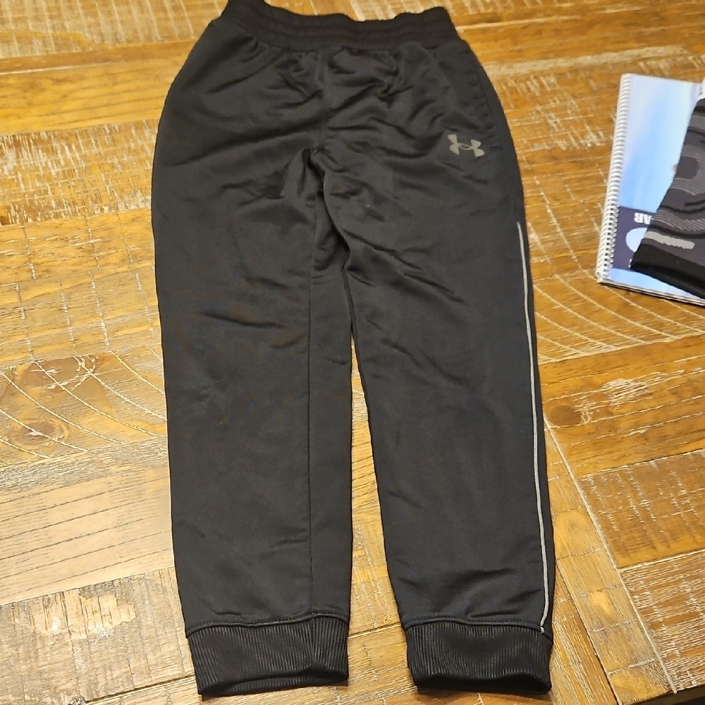 Under Armour Black Tapered Sweatpants Athletic Fit